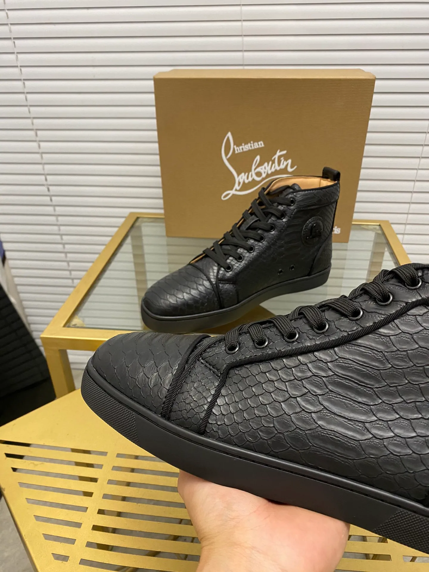 (Customized model) Ex-factory price is 520. christian louboutin (CL red sole shoes) counter series, casual sneakers for couples 📢 📢 📢 Exclusive hot style release 🎈🎈💪 Movable latex feet 👻 Finished outsole line [Proud] 😝Female 35-40# Male 38#-46, global supply😝 [Top version]: Original imported genuine leather upper, top original leather lining, original molded TPU outsole, original 1:1 detail processing, original shoe last,